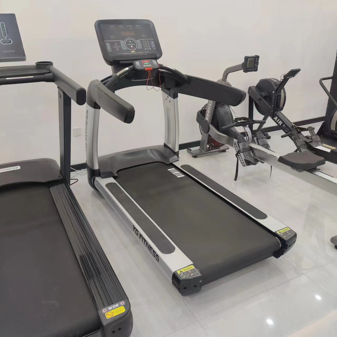 ลู่วิ่งไฟฟ้าสำหรับยิม 3 แรงม้า - High And Running Gear บทวิจารณ์และราคา